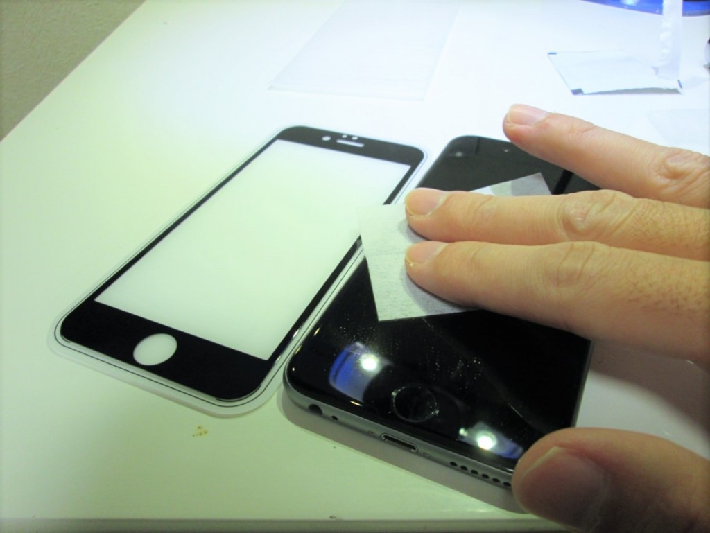iPhone6表面のクリーニング